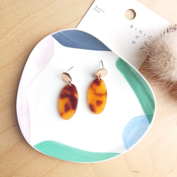 Dora Boutique Jewelry - Unique Design//Acrylic Oval Geometry Earrings